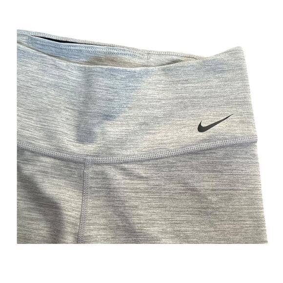 Nike Women’s Core One 7" Shorts light Gray Small Activewear Pull On bike shorts - Picture 2 of 6